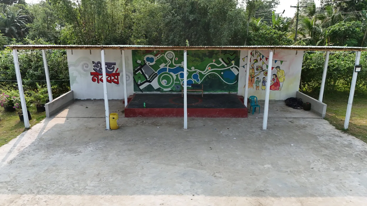 Pavilion with the master-plan mural
